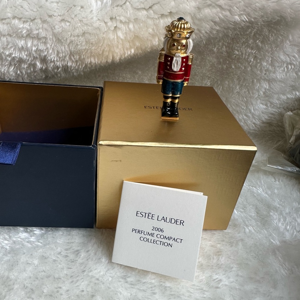 Estee Lauder Gold Floral Perfume Compact View 2